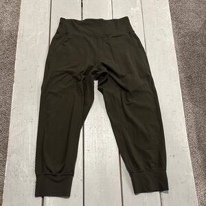 Lululemon Align Jogger Crop *23" sz 6 Dark Olive with pockets!  Excellent!